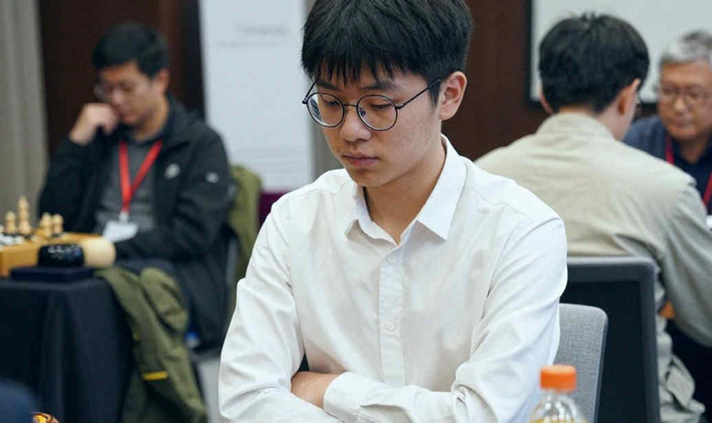 একটি খাম, একটি কোড, আর দাবার অদৃশ্য শ্রমবাজার: ChessBase Magazine #225 পড়তে বসে একটি খাম, একটি কোড, আর দাবার অদৃশ্য শ্রমবাজার: ChessBase Magazine #225 পড়তে বসে