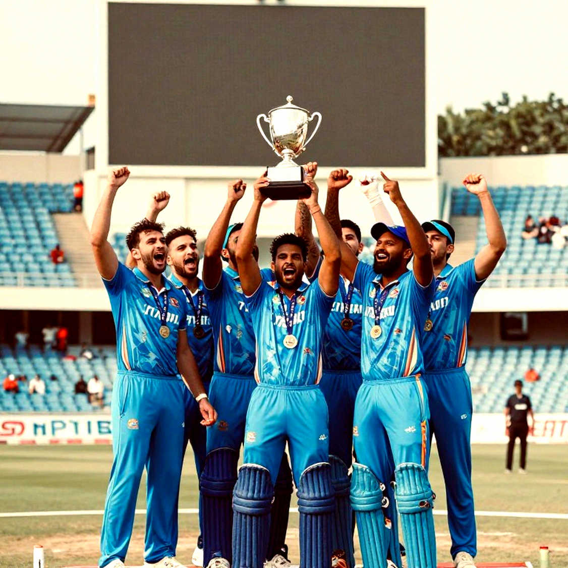 তিন ফরম্যাট, ত্রিশ দিন, একটি ছোট পুল: জিম্বাবুয়ের সংযুক্ত আরব আমিরাত সফরের স্কোয়াড-বার্তা তিন ফরম্যাট, ত্রিশ দিন, একটি ছোট পুল: জিম্বাবুয়ের সংযুক্ত আরব আমিরাত সফরের স্কোয়াড-বার্তা