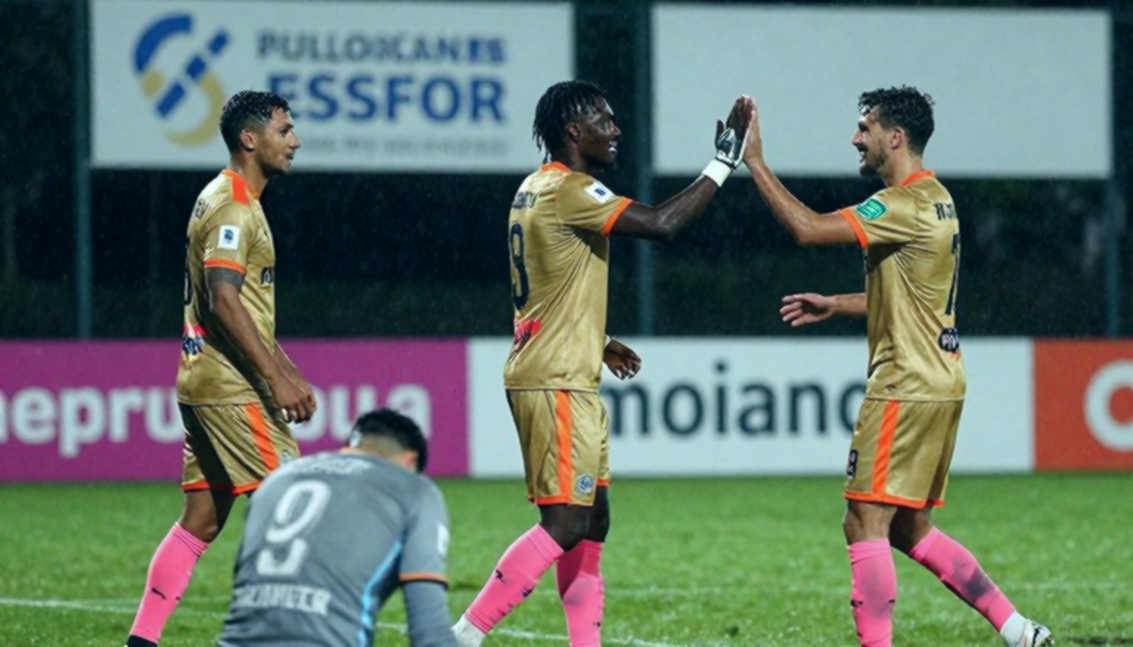 পাঁচ ম্যাচ, পাঁচ পয়েন্ট, একটা না-হওয়া চুক্তি: ওল্ড ট্র্যাফোর্ডের মিডফিল্ড পুনর্নির্মাণের খোলা খাতা পাঁচ ম্যাচ, পাঁচ পয়েন্ট, একটা না-হওয়া চুক্তি: ওল্ড ট্র্যাফোর্ডের মিডফিল্ড পুনর্নির্মাণের খোলা খাতা